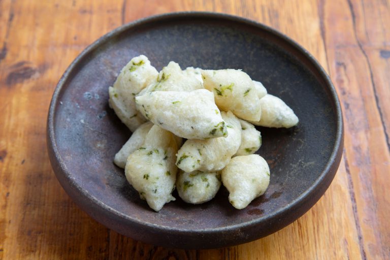 ゼッポリーネ（青のりフリット）- Zeppoline (green laver seaweed fritters)