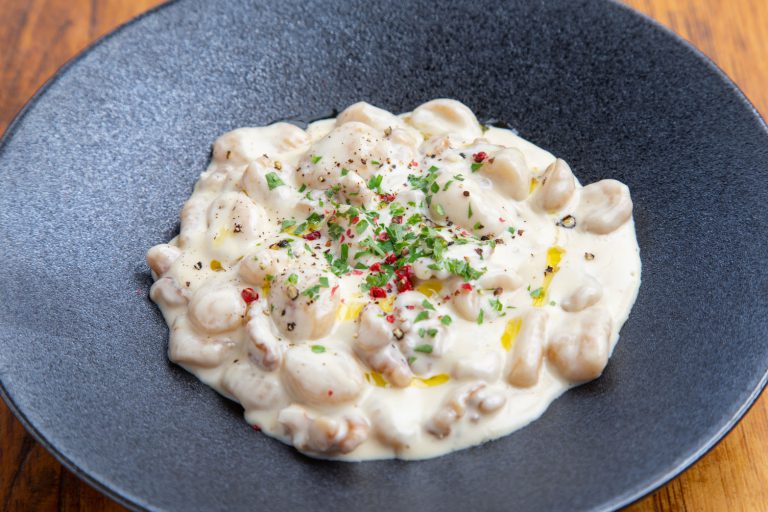 自家製ジャガイモのニョッキチーズのクリームソース - Homemade potato gnocchi in creamy cheese sauce